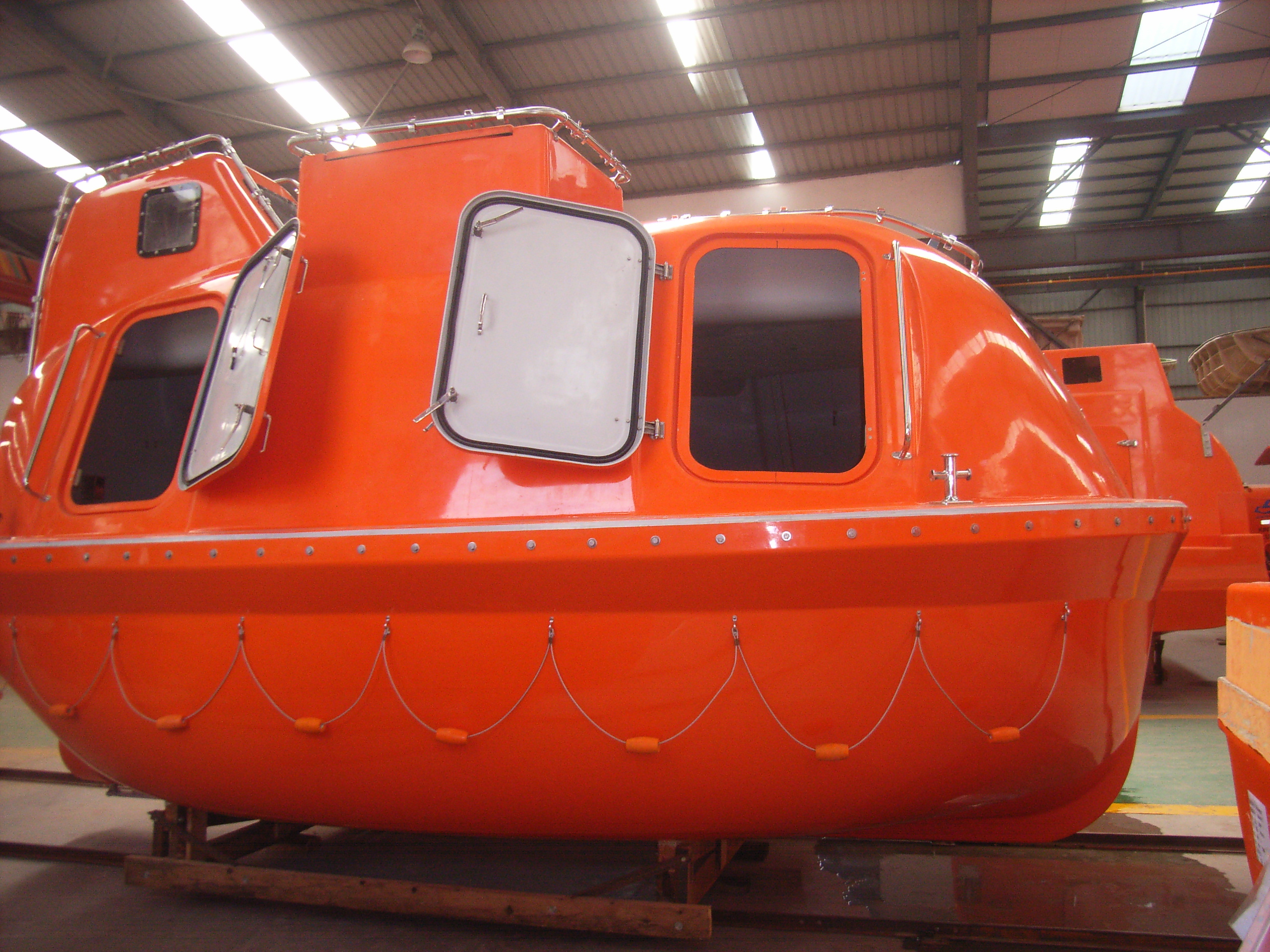 Round enclosed lifeboat 