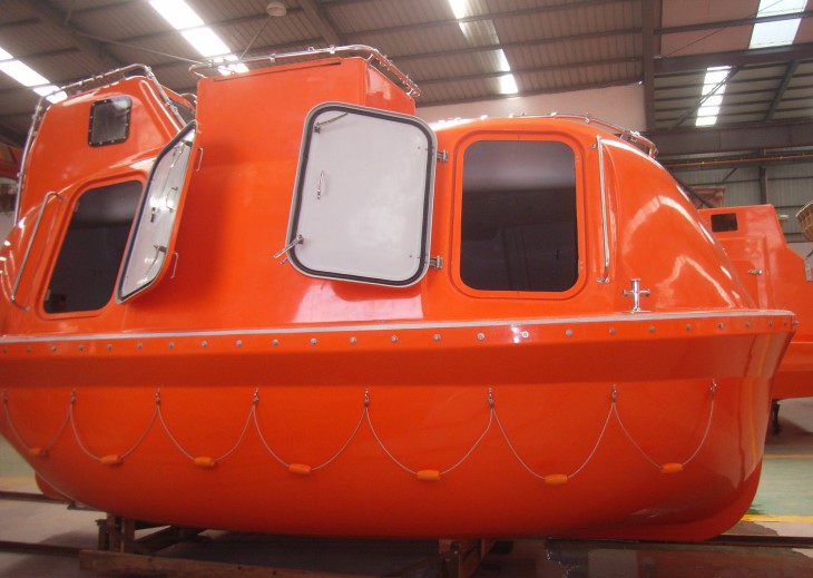 Round enclosed lifeboat 